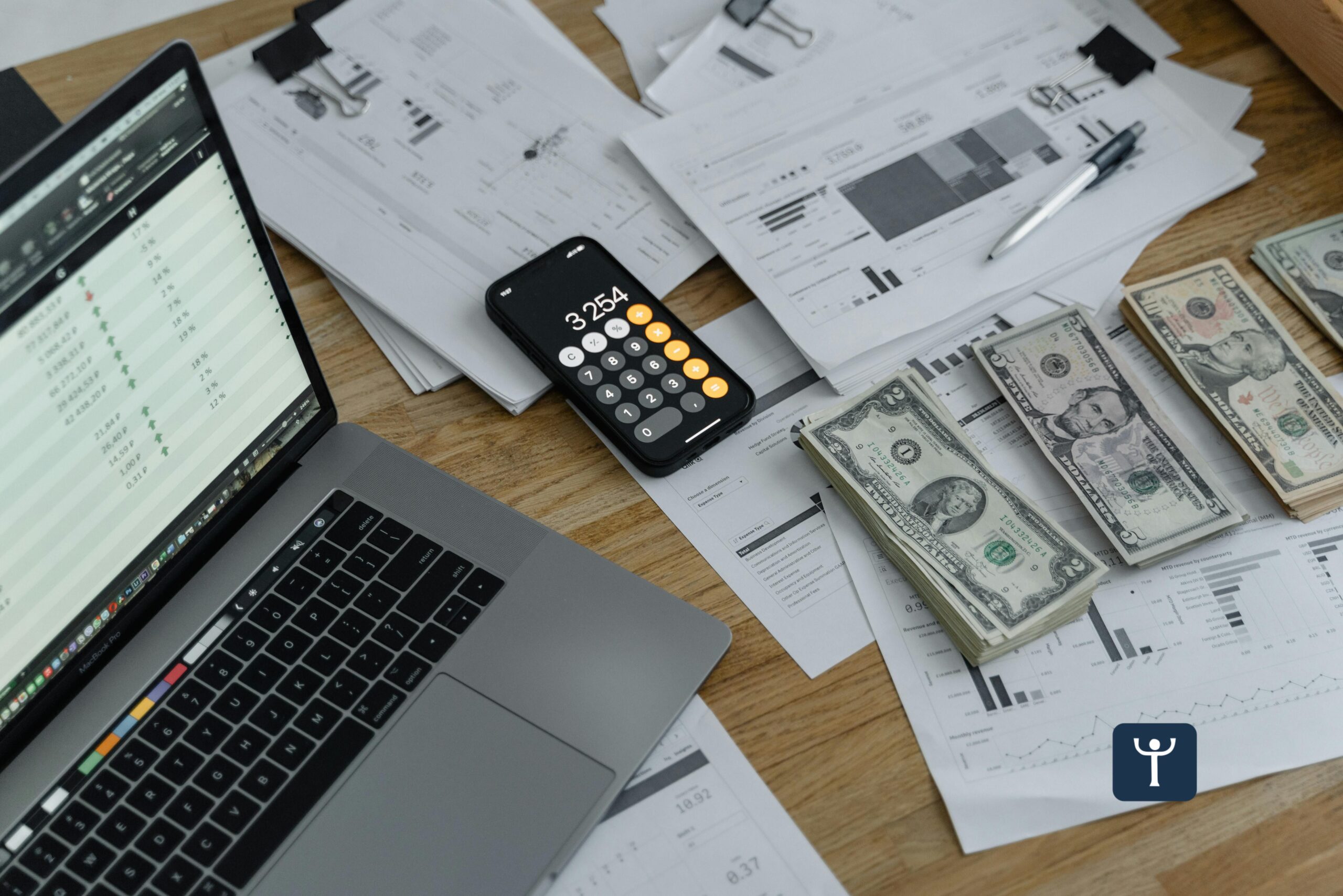 budget apps on smartphone