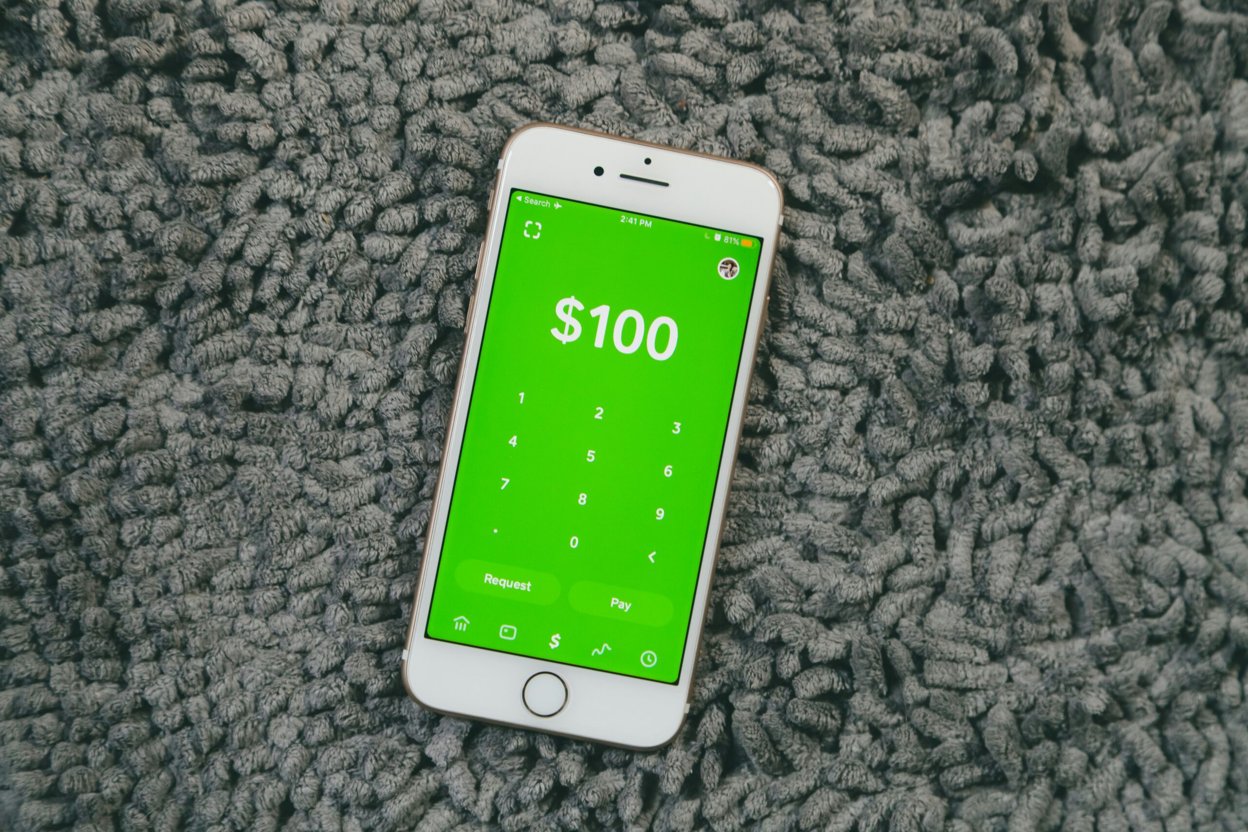 checking credit score on mobile phone