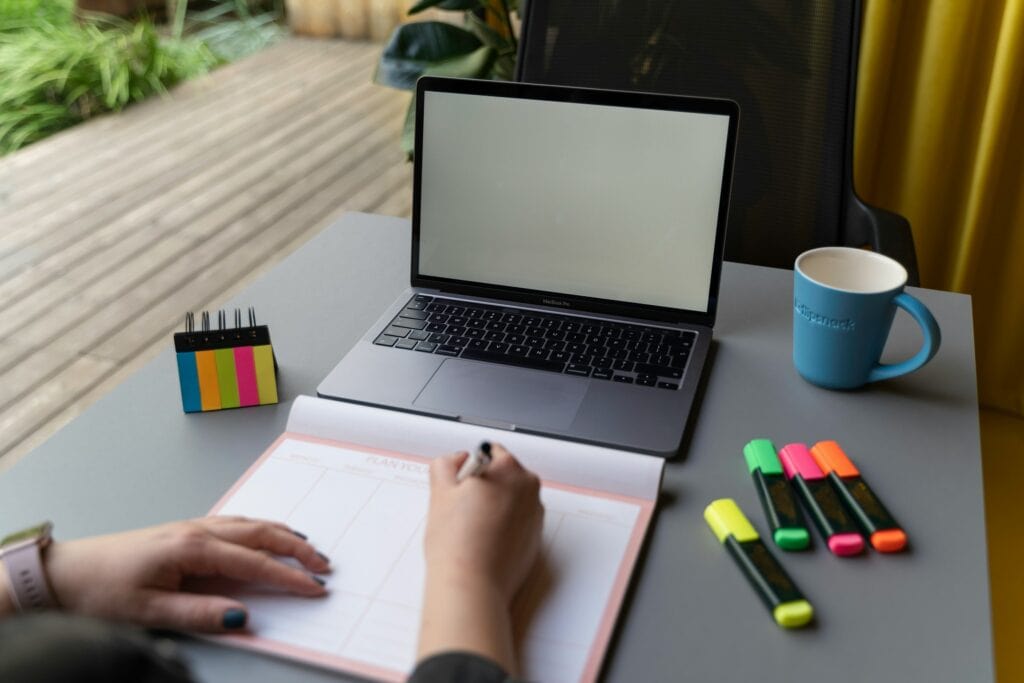 Monthly Budget Guide: How to Create One That Won’t Fail in Two Weeks